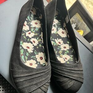 Rocket Dog Black Women's Flats with Floral Squishy Insole